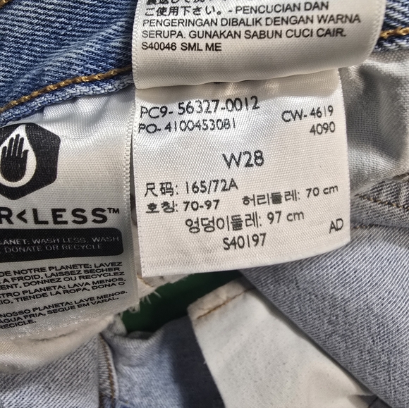 Levi's  501 Women Distressed Denim Shorts Waist 28 - Picture 8 of 8